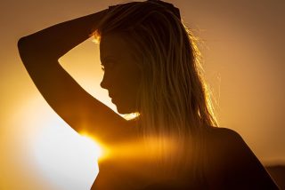 Alice in the #sun #portrait #portraitphotography #sunset #Dusk #globeportraits #redsky #picoftheday #pictureoftheday #bestpicture #bestoftheday #bestphoto #bestoftheday #fujifilmxt3 #xf56 #beach #beauty #beautifulgirls #beautifullwomen #beautyphoto